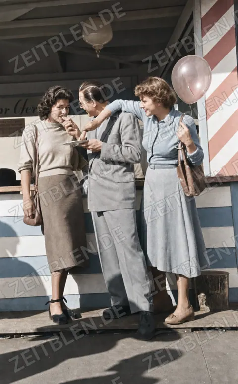 Junge Frauen an einem Oktoberfest-Stand 1949