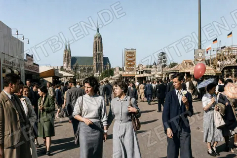 Wiesn-Promenade mit Blick zur Kirche St. Paul