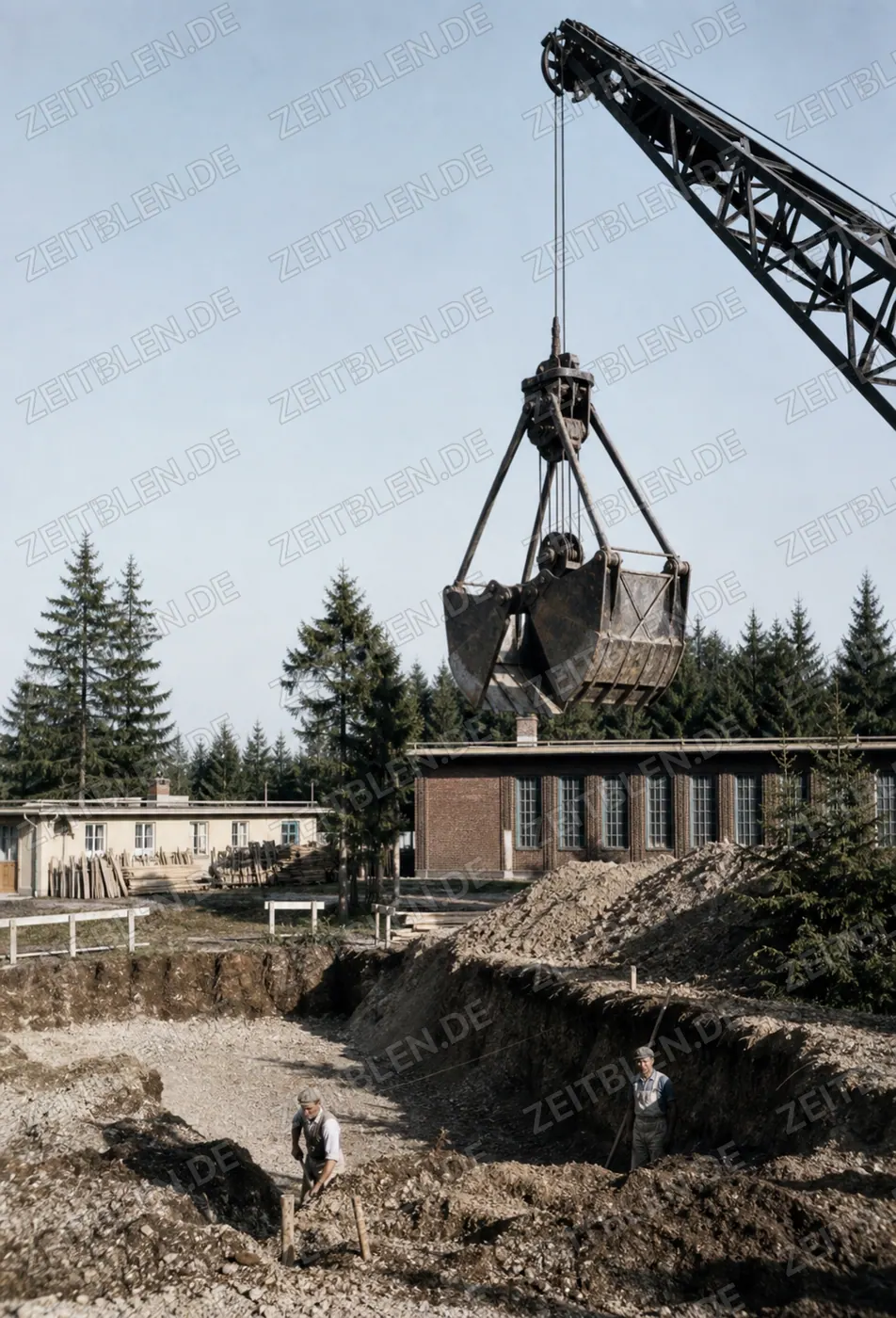 Baugrube mit Kran an der Montan-Verwaltung