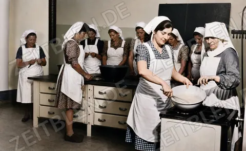 Gemeinschaftsarbeit in der Klosterküche von Eichstätt