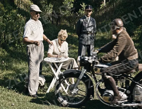 Motorrad-Fuchsjagd 1950: Kontrollpunkt an der Strecke