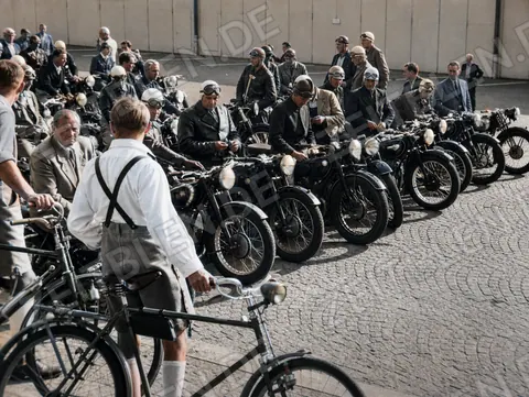 Motorrad-Fuchsjagd 1950: Teilnehmer am Startplatz