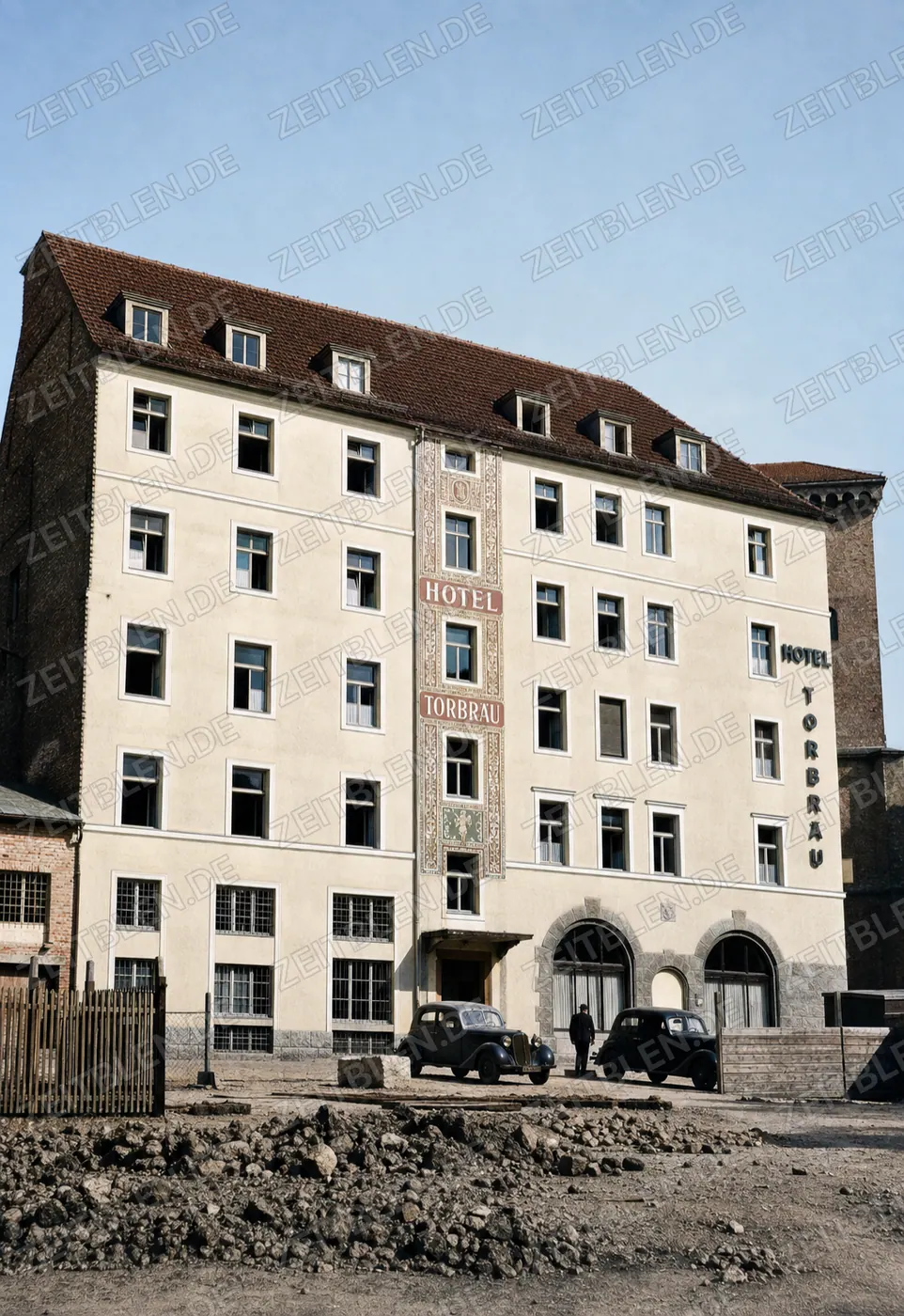 Fassade des Hotel Torbräu in München nach dem Krieg