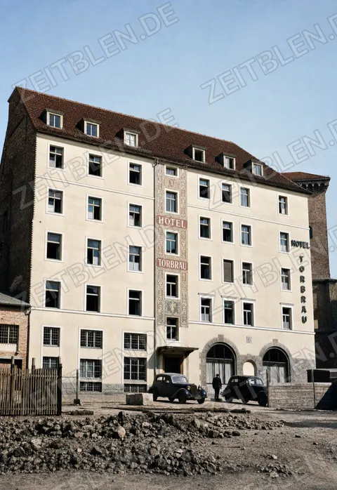 Fassade des Hotel Torbräu in München nach dem Krieg