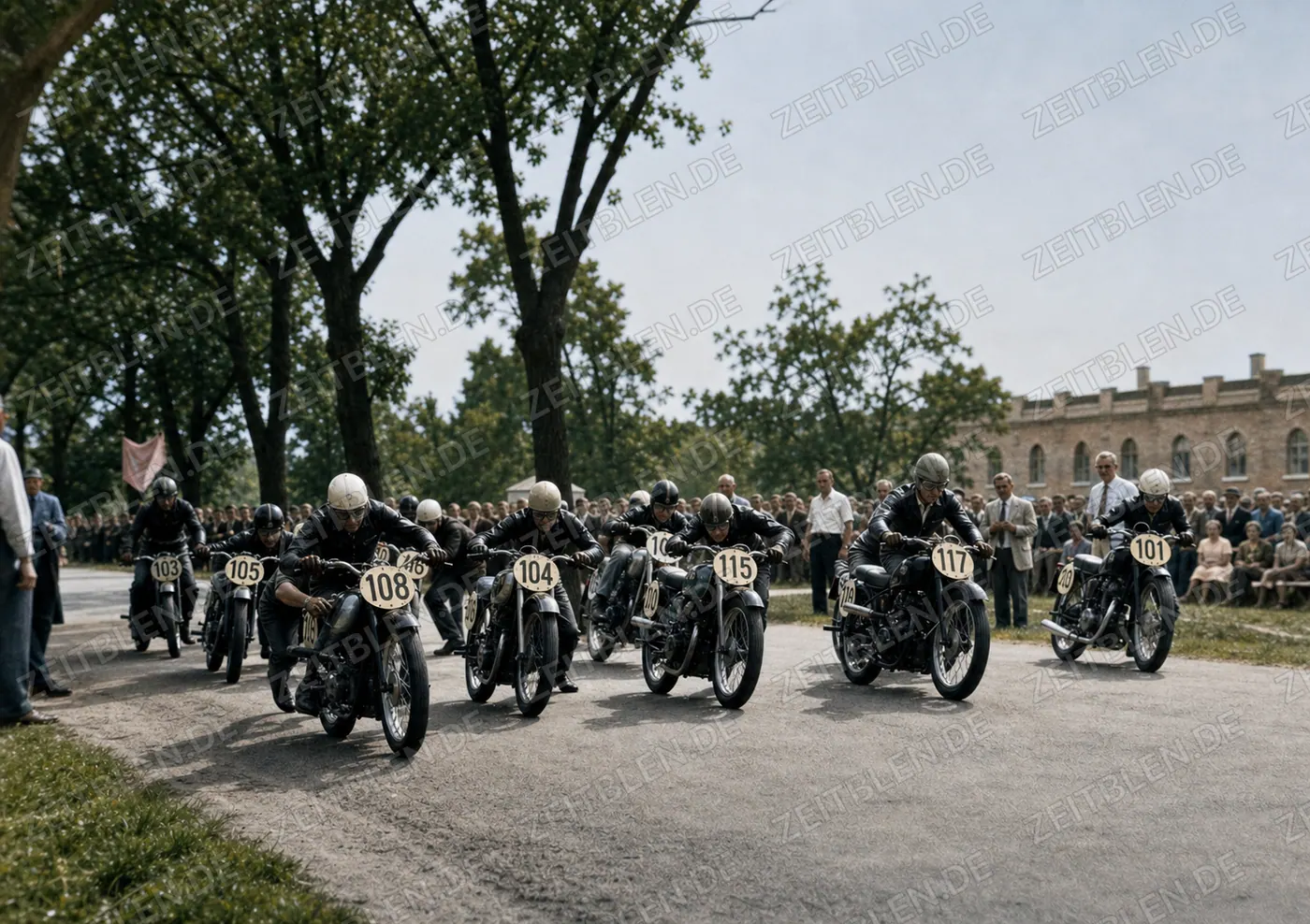 Motorrad-Startgruppe mit hohen Startnummern beim Donauring-Rennen