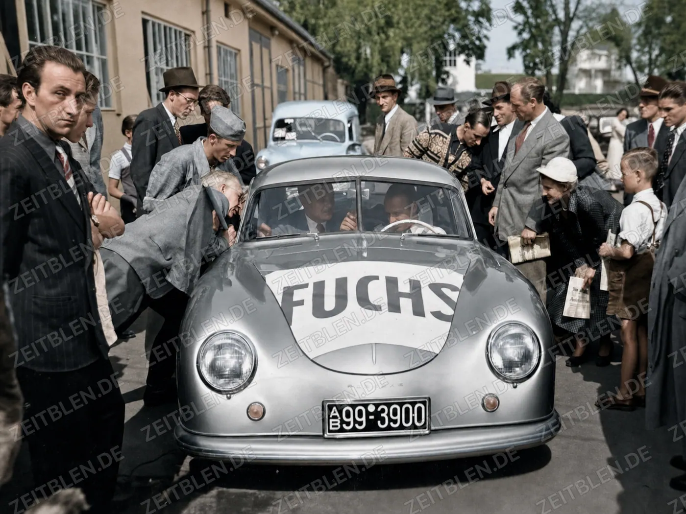 Zuschauer am Porsche 356 der Münchner Fuchsjagd