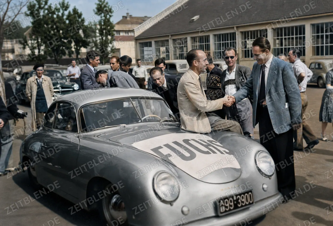 Handschlag am „FUCHS“-Porsche 356 in München