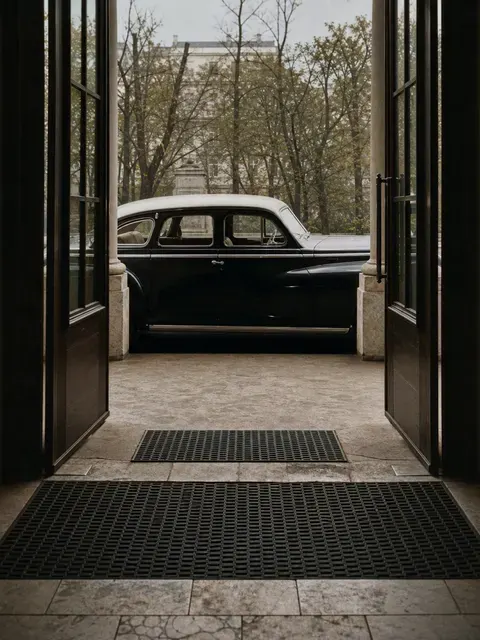 Einfahrt des Regina-Palast-Hotels in München, Herbst 1950