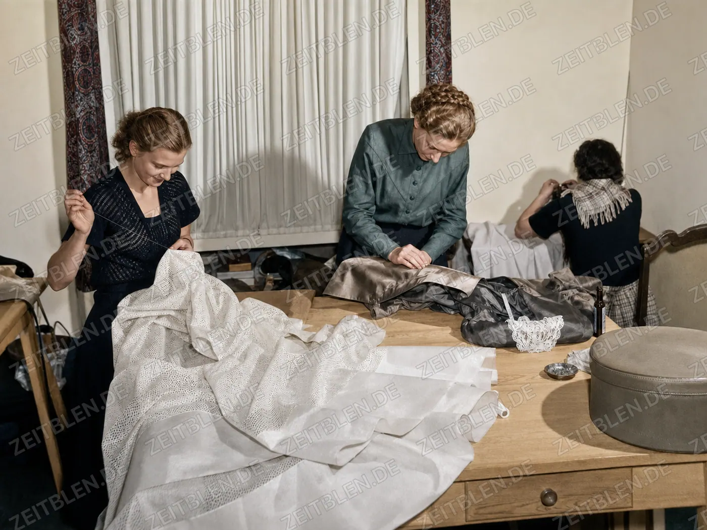 Näherinnen im Modesalon Leff in München