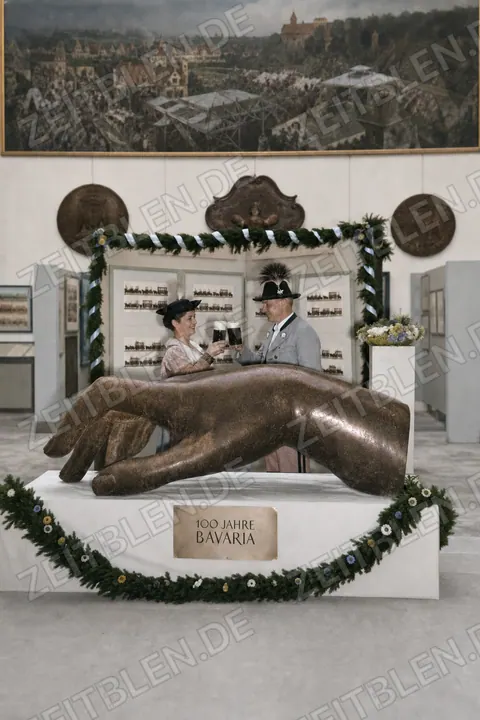 Löwenfigur in der Ausstellung „100 Jahre Bavaria“