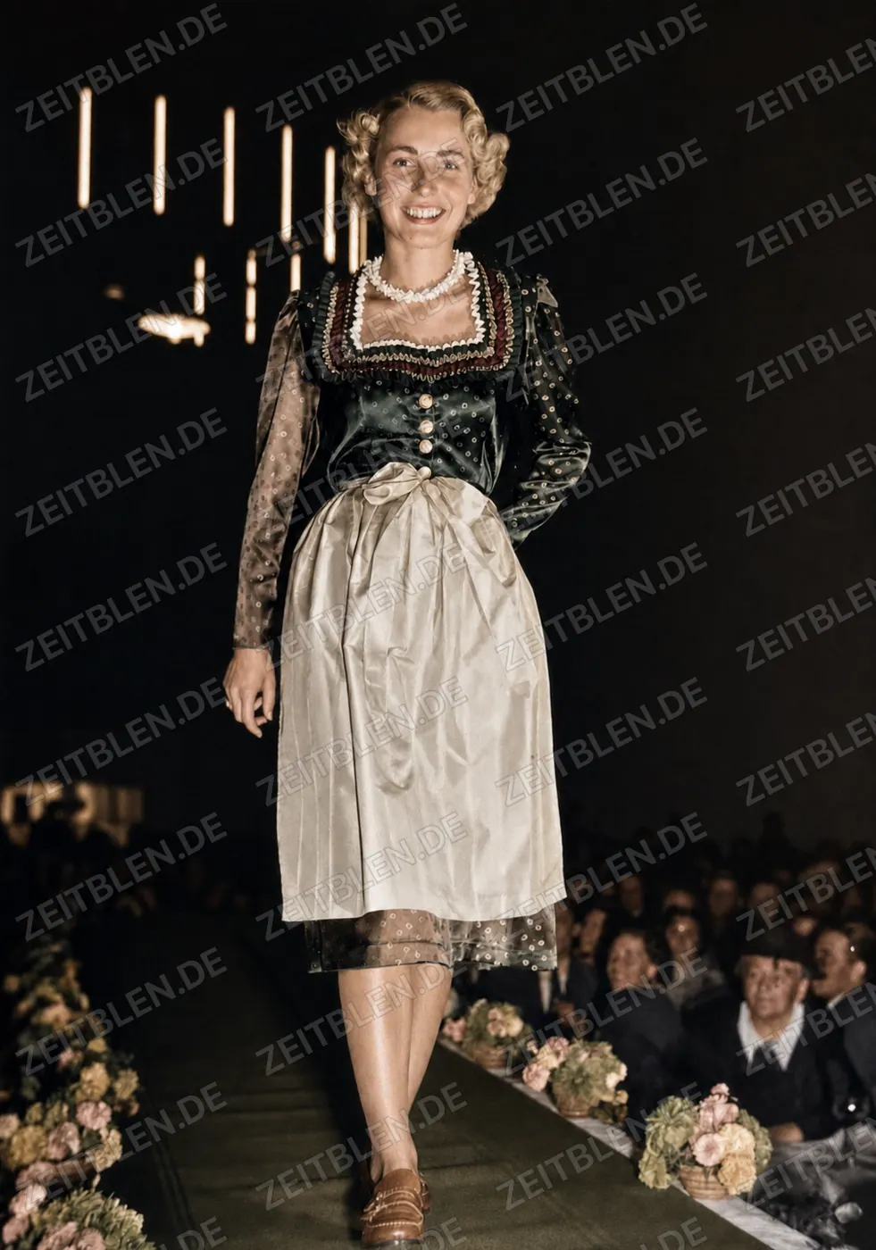 Dirndl-inspirierte Damenmode auf dem Modedienst-Laufsteg
