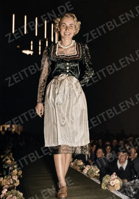 Dirndl-inspirierte Damenmode auf dem Modedienst-Laufsteg