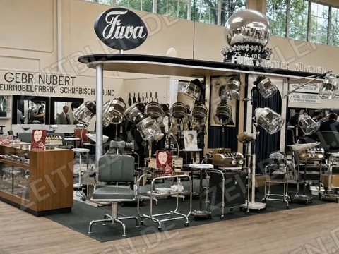 Friseursalon-Ausstattung auf der Ausstellung „Frisur, Kosmetik und Mode“