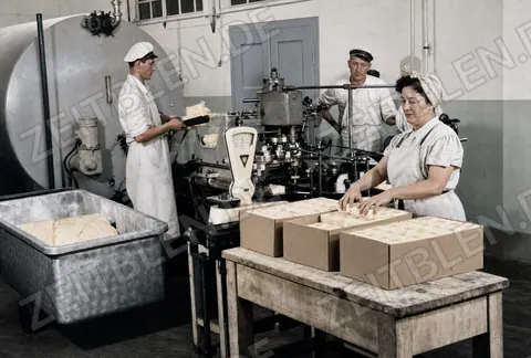 Verpackung fester Molkereiprodukte im Münchner Milchhof
