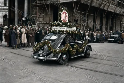 D.A.S.-Volkswagen beim Münchner Blumenkorso
