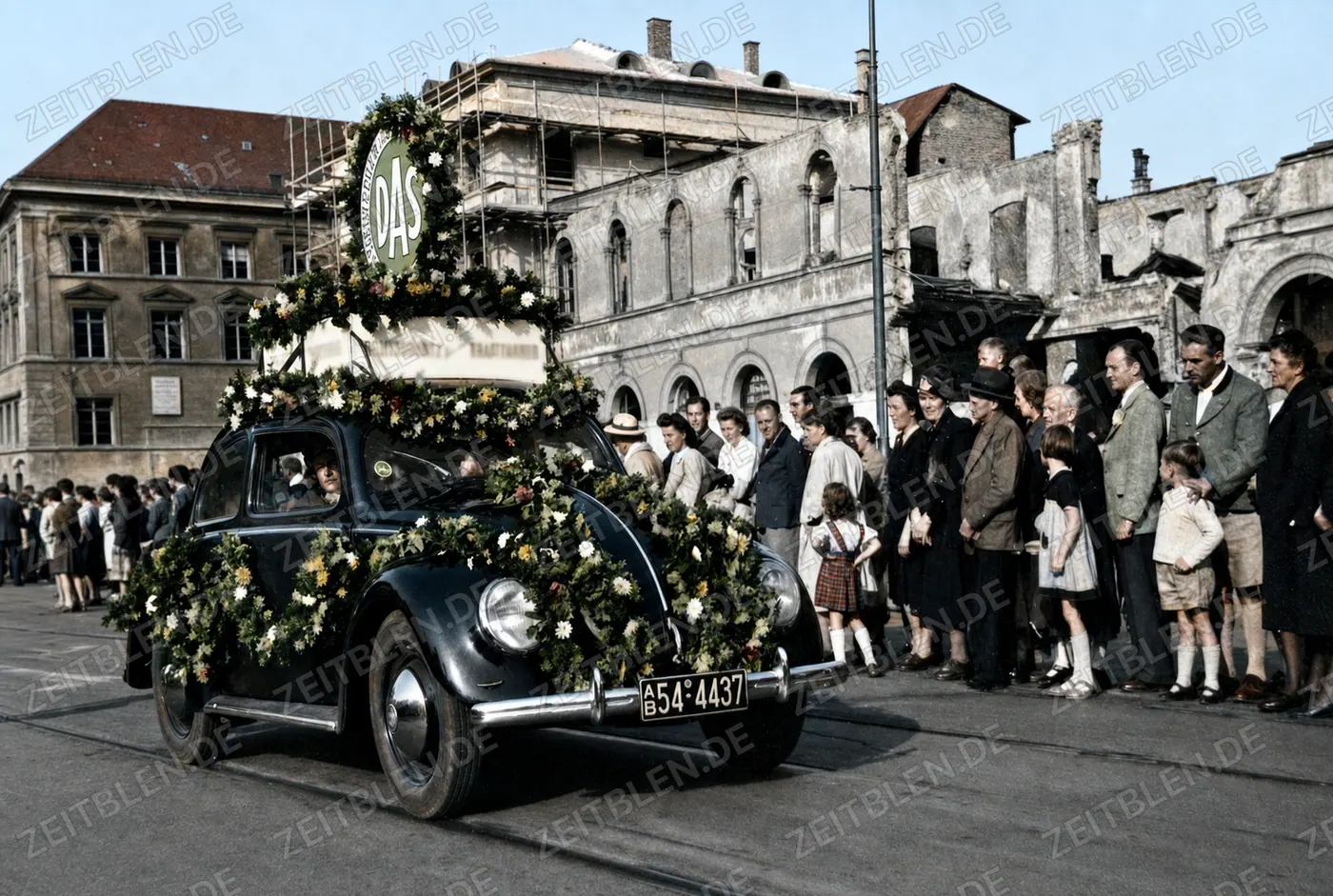 D.A.S.-Volkswagen im Münchner Blumenkorso