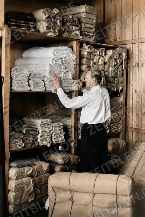 Prüfen und Verpacken von Feinwäsche bei Povel & Co.