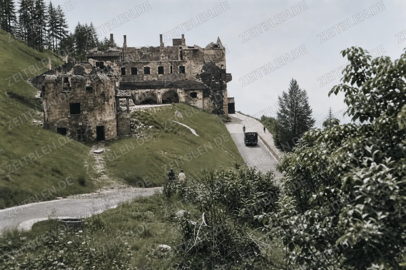 Außenansicht der Berghof-Ruine am Obersalzberg