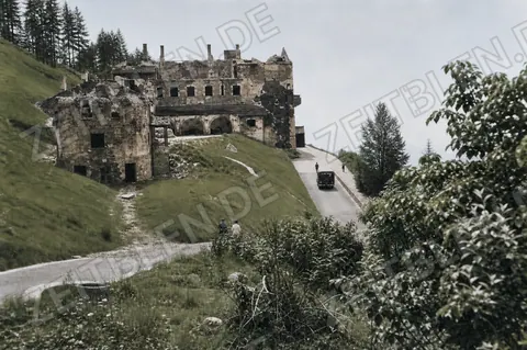 Außenansicht der Berghof-Ruine am Obersalzberg