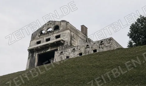 Ruine des Berghofs am Hang des Obersalzbergs