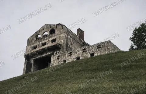 Nahansicht der Ruine des Berghofs am Obersalzberg