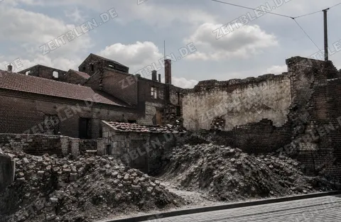 Zerstörter Hinterhof in München, vermutlich 27. Juni 1949