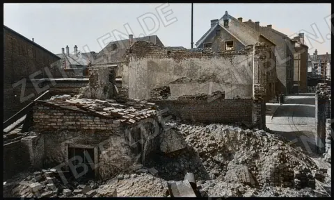 Mauerreste und Schuttflächen in München, 27. Juni 1949