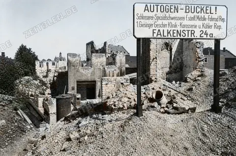 Trümmer an der Falkenstraße 24a in München