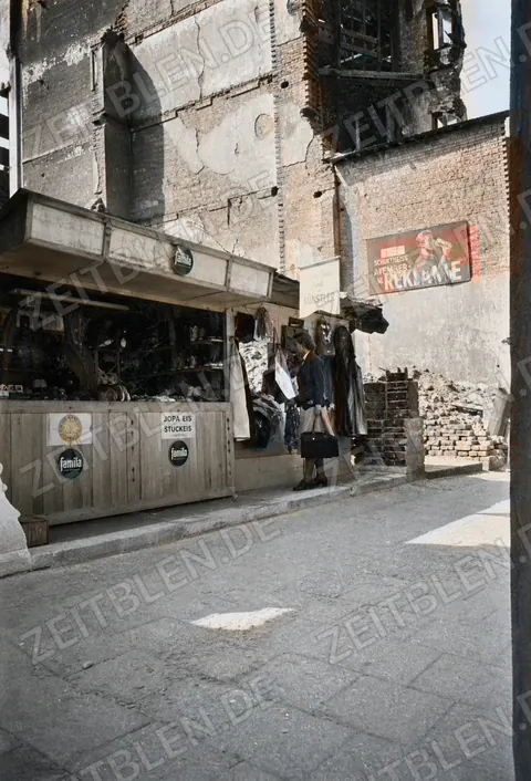 Ladenfront und Schaufenster in München, 1949