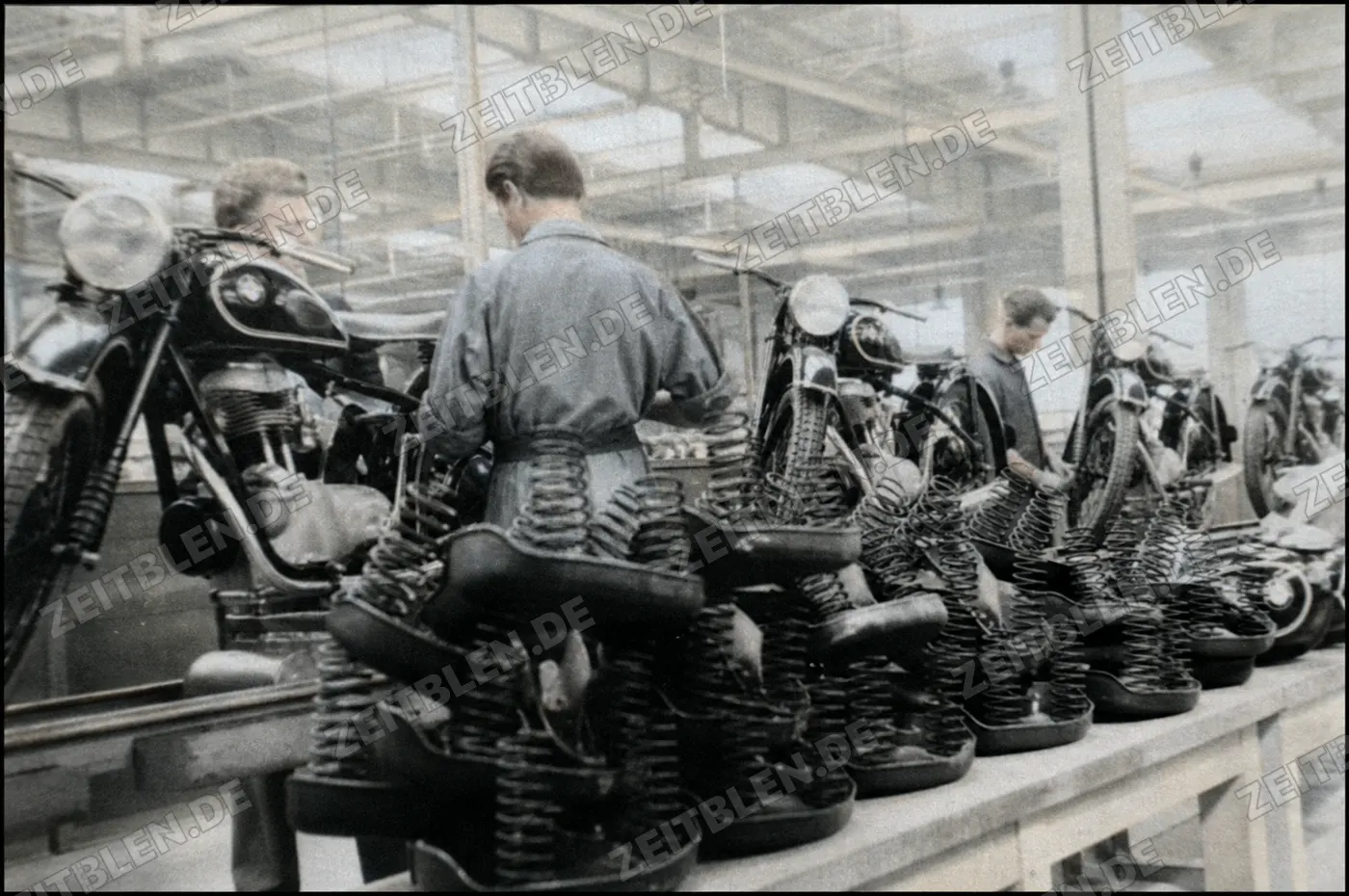 BMW-Motorradfertigung mit Motorbauteilen, 1949