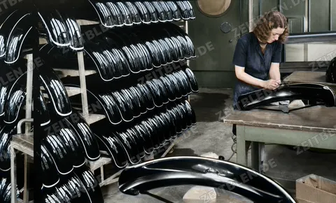 BMW-Reportage: Kontrolle lackierter Motorradschutzbleche