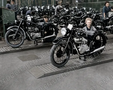 BMW-Motorradmontage in der Münchner Werkhalle