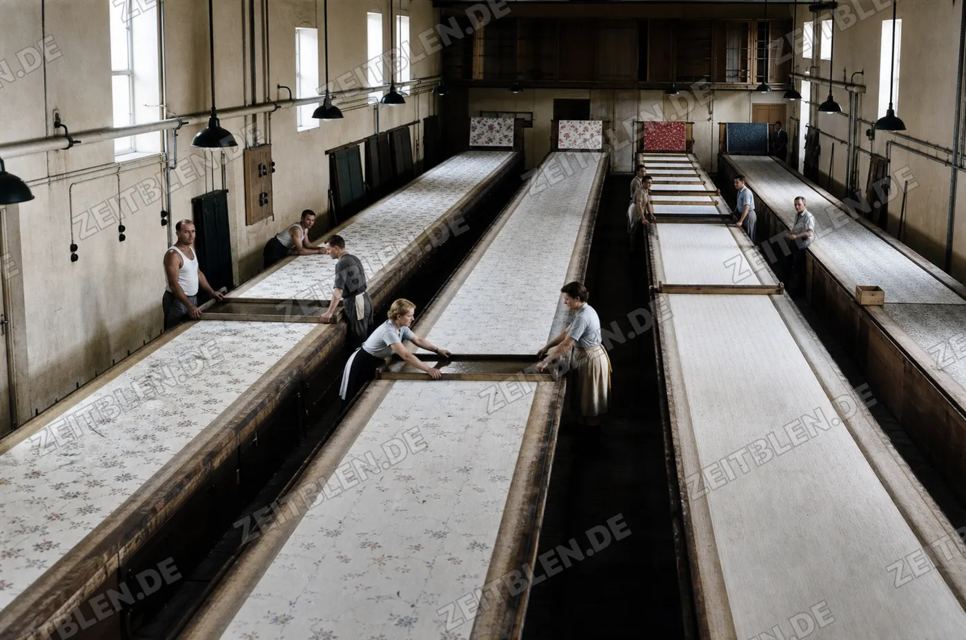 Drucktische in der Münchener Textildruckerei Großhadern, 1949