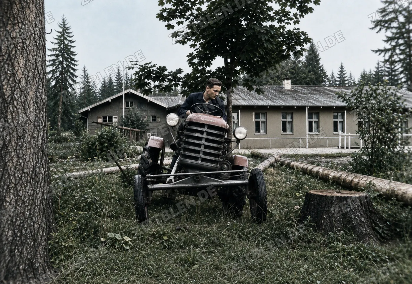 Alpenland-Traktor auf dem Werksgelände in Gartenberg, 1949