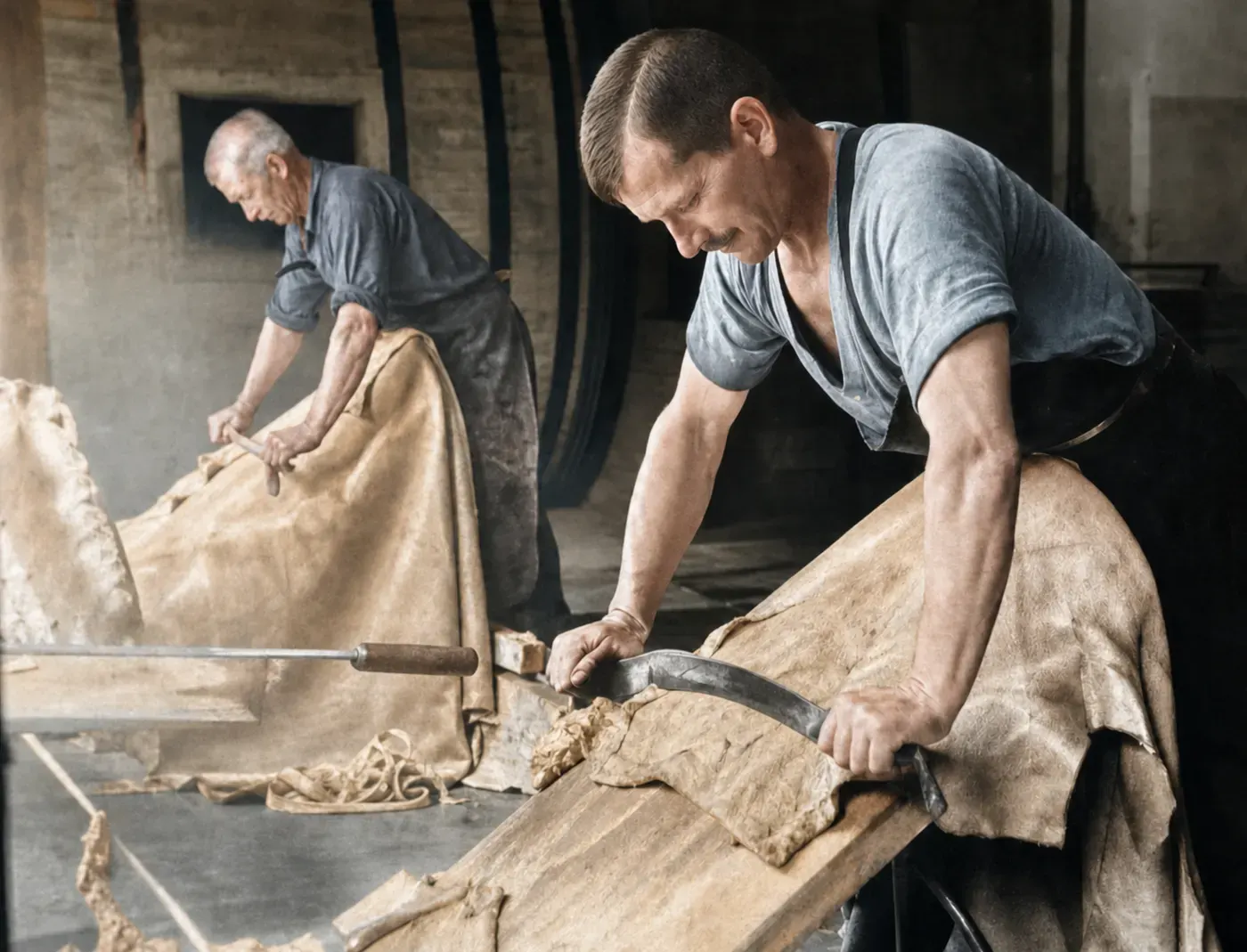 Lederbearbeitung in der Lederfabrik Burghard
