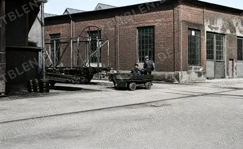 Werkshof der Waggonfabrik Rathgeber mit Transportwagen