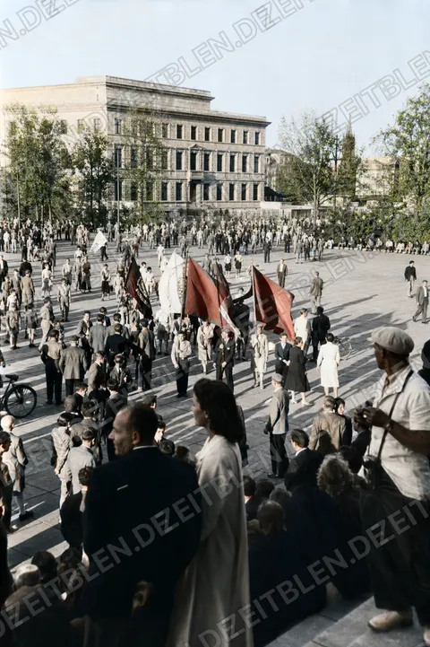 Menschenmenge bei einer KPD-Kundgebung am Königsplatz
