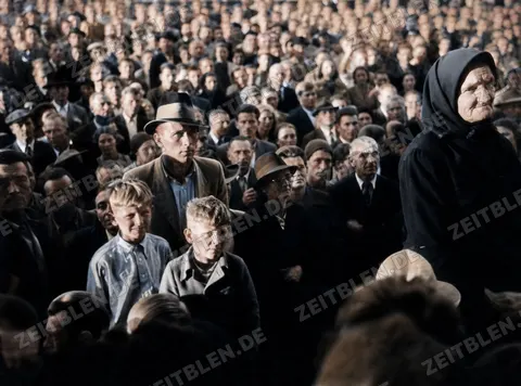 Publikumsgesichter bei der KPD-Kundgebung am Königsplatz