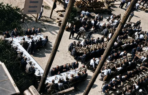 Blick von oben auf das Allianz-Richtfest