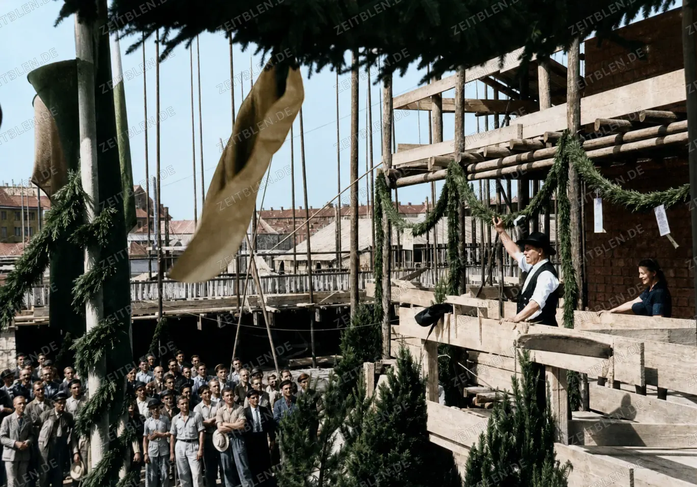 Richtfest des amerikanischen Wohnblocks an der Claudius-Keller-Straße