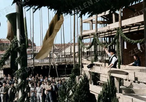 Richtfest des amerikanischen Wohnblocks an der Claudius-Keller-Straße