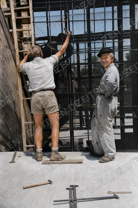 Bauarbeiter auf einer Allianz-Baustelle