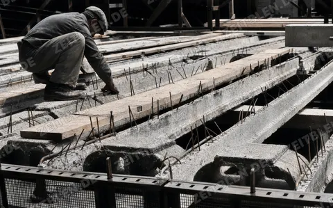 Bewehrungsarbeiten auf einer Allianz-Baustelle