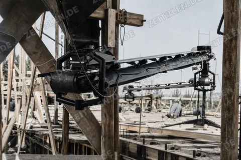 Förderanlage auf einer Allianz-Baustelle