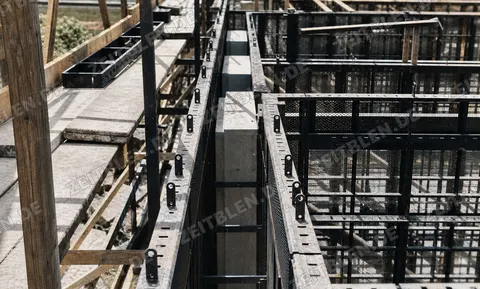 Schalung und Bewehrung auf einer Allianz-Baustelle