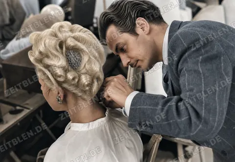 Frisiertechnik an einer Hochfrisur auf der Friseur-Ausstellung München