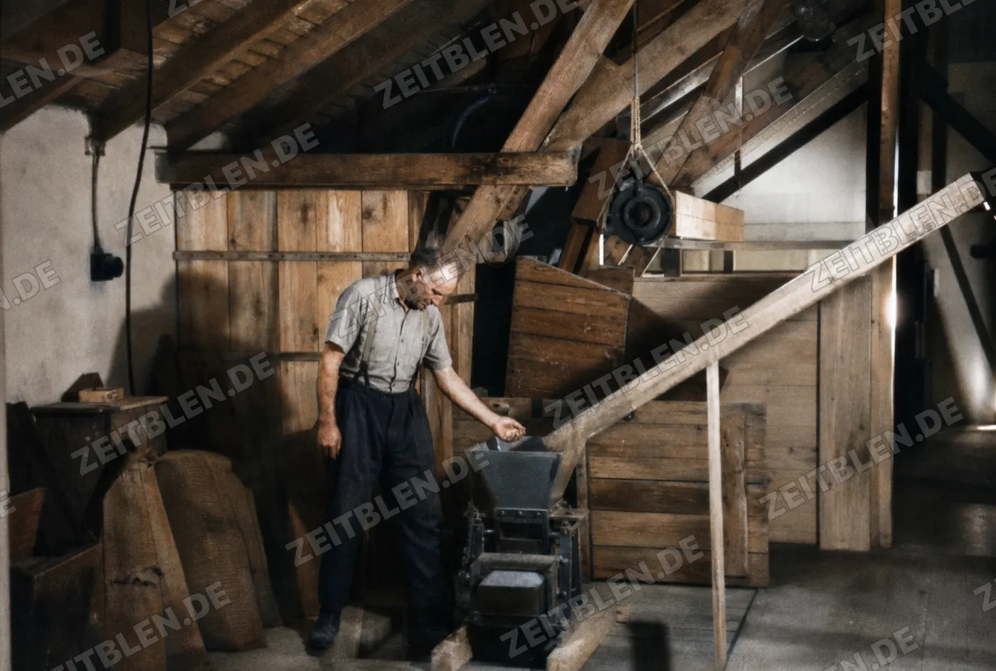Produktionsraum der Develey-Senffabrik in München