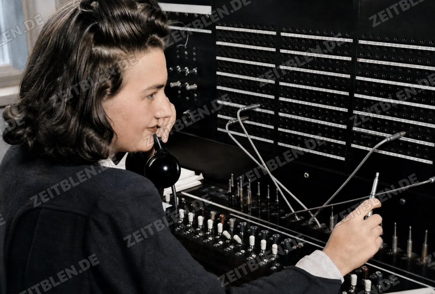 Telefonistin an der Vermittlung von Radio München