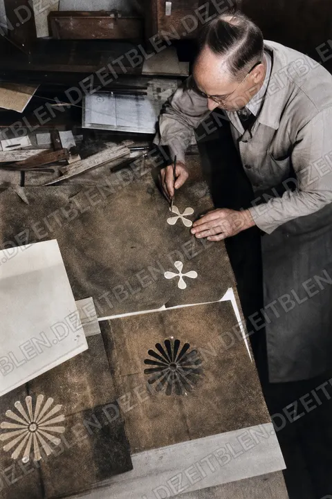 Dekorarbeit bei den Vereinigten Werkstätten München