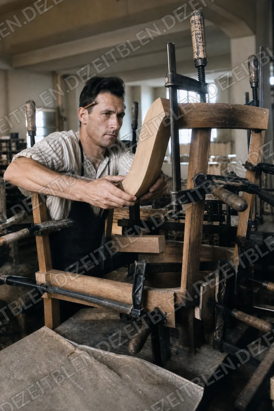 Holzformung in den Vereinigten Werkstätten München